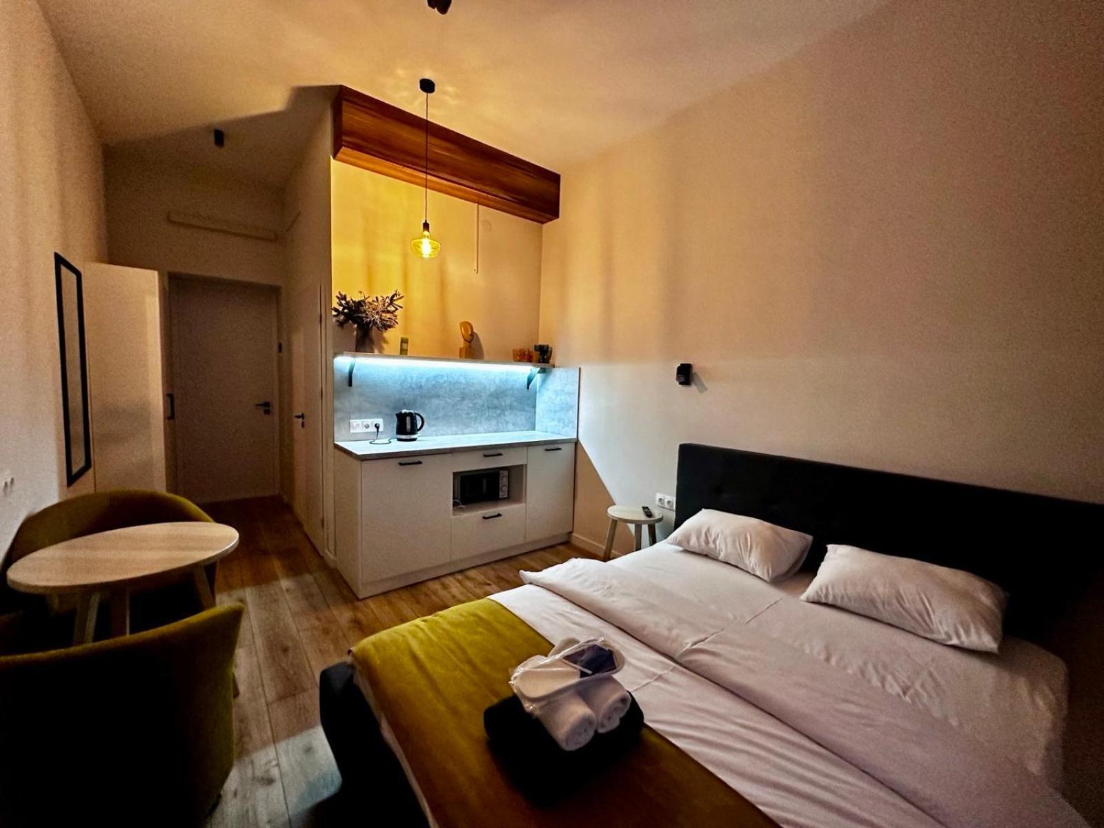 Hotel Gallery 21 Lviv Exterior photo