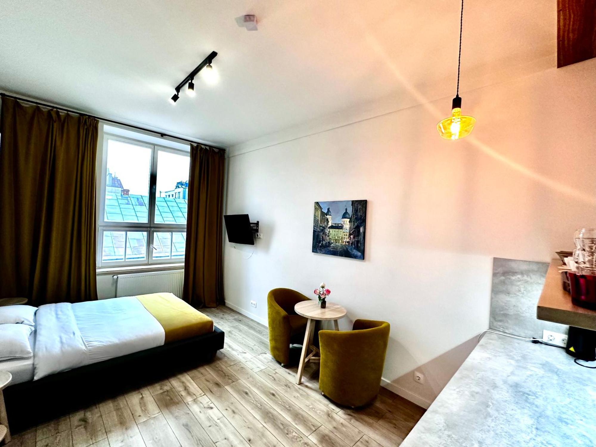 Hotel Gallery 21 Lviv Exterior photo