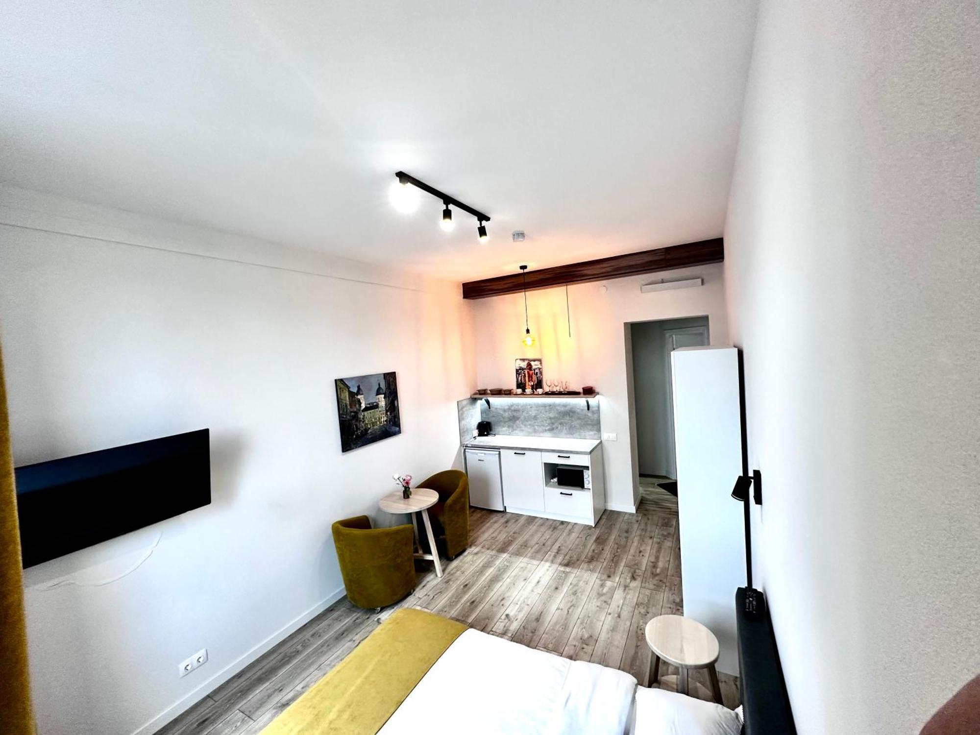 Hotel Gallery 21 Lviv Exterior photo