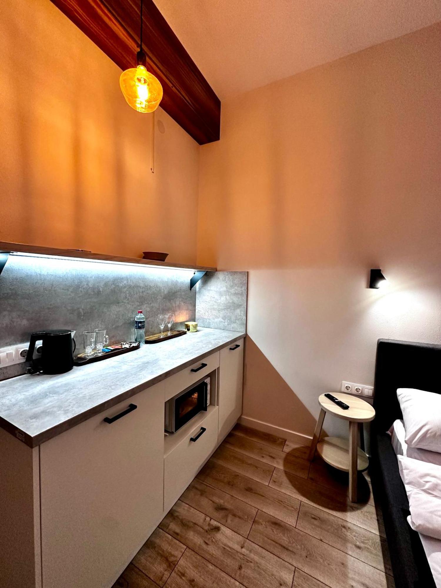 Hotel Gallery 21 Lviv Exterior photo