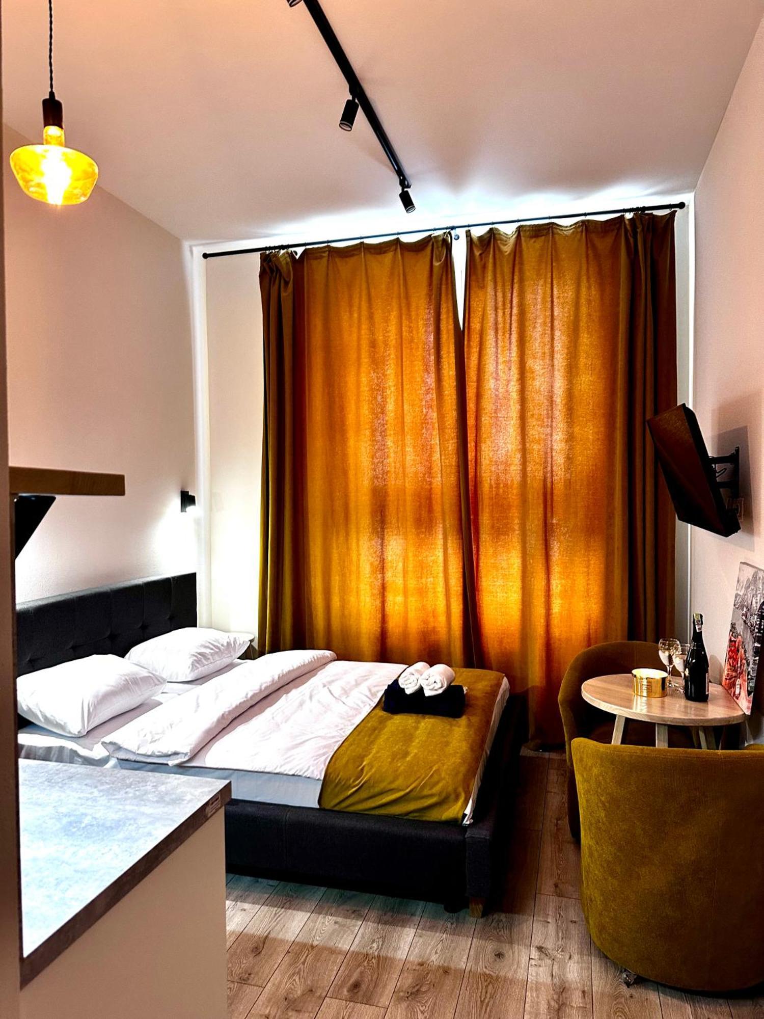 Hotel Gallery 21 Lviv Exterior photo