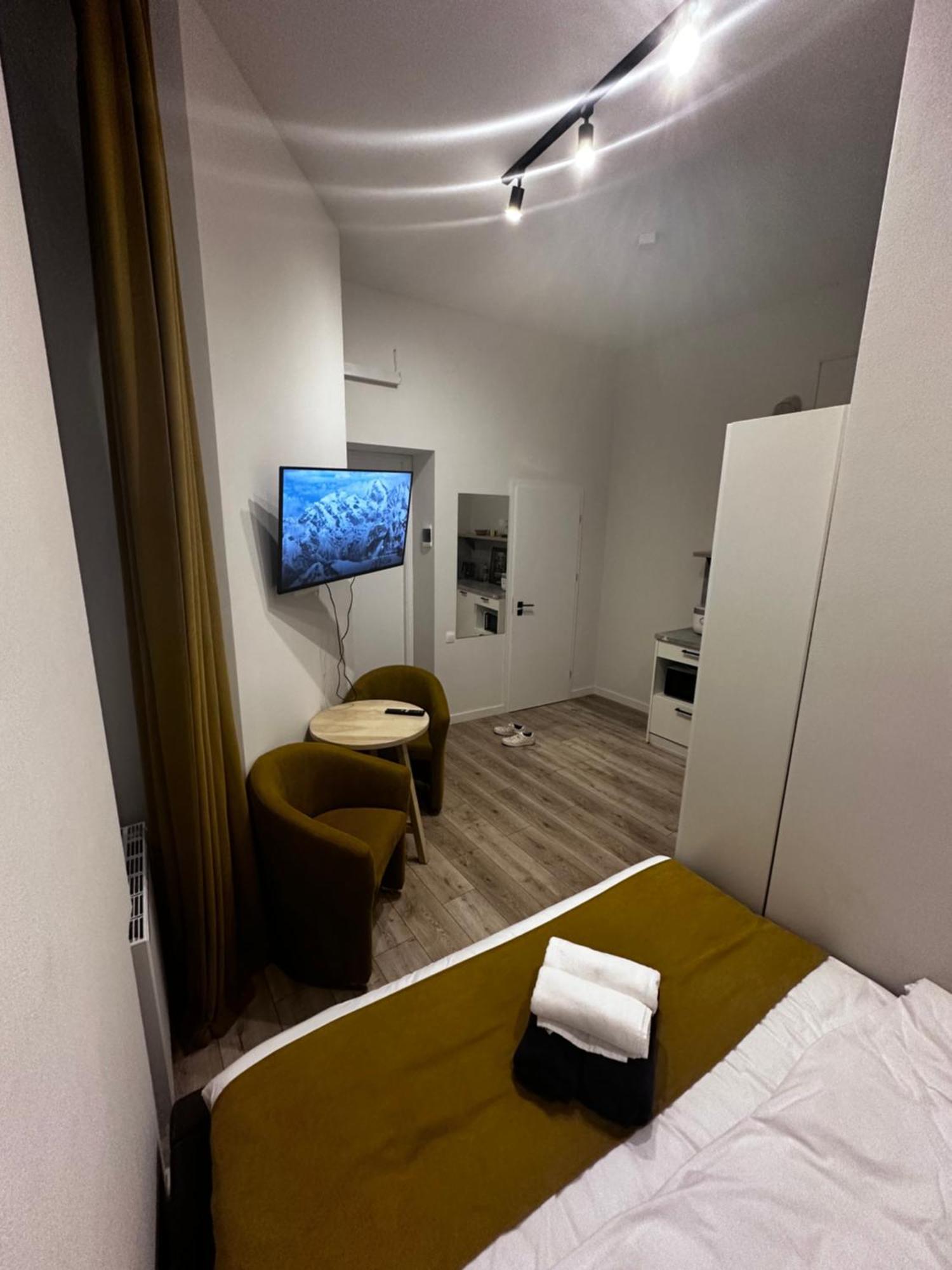 Hotel Gallery 21 Lviv Exterior photo