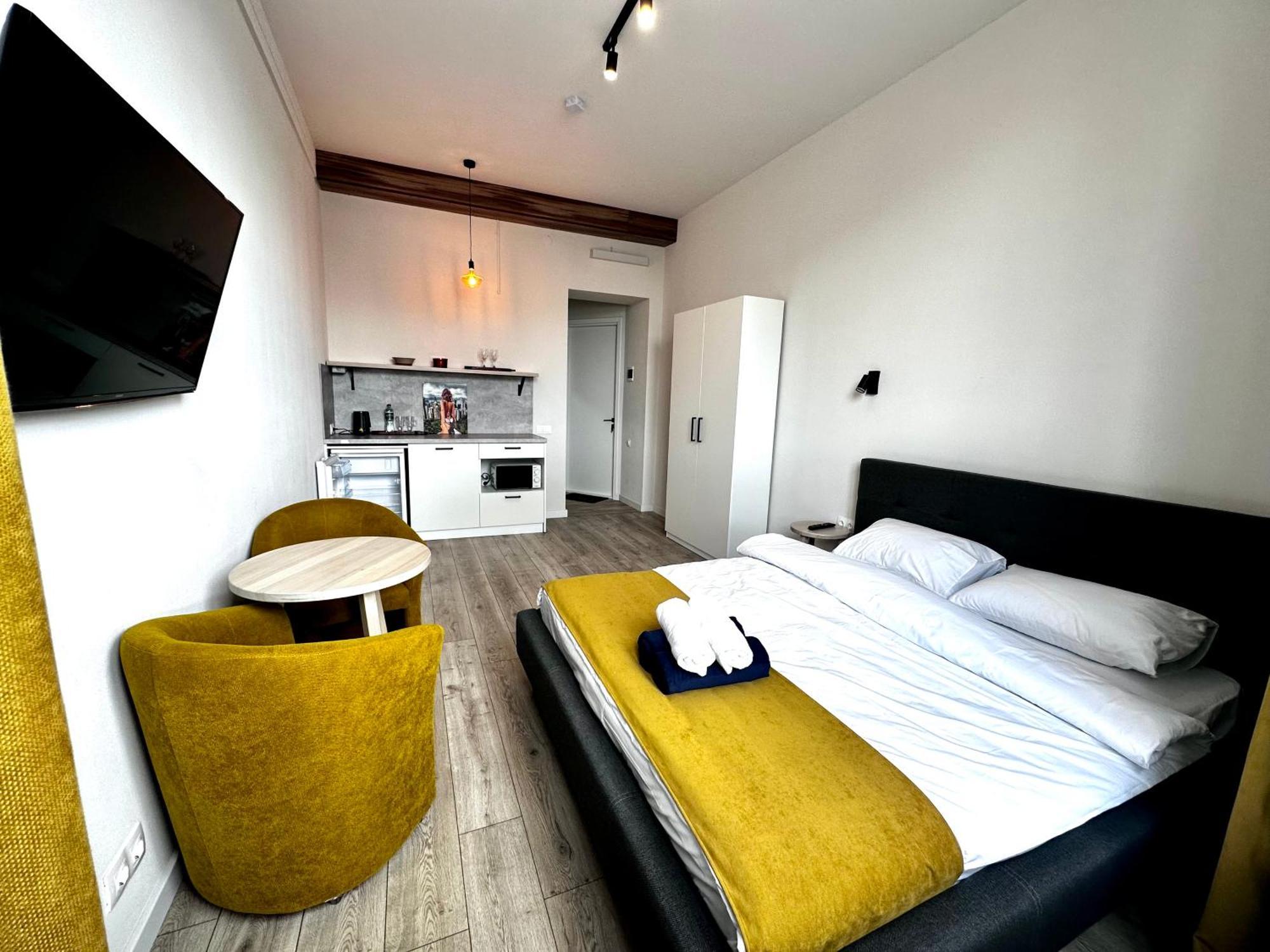 Hotel Gallery 21 Lviv Exterior photo