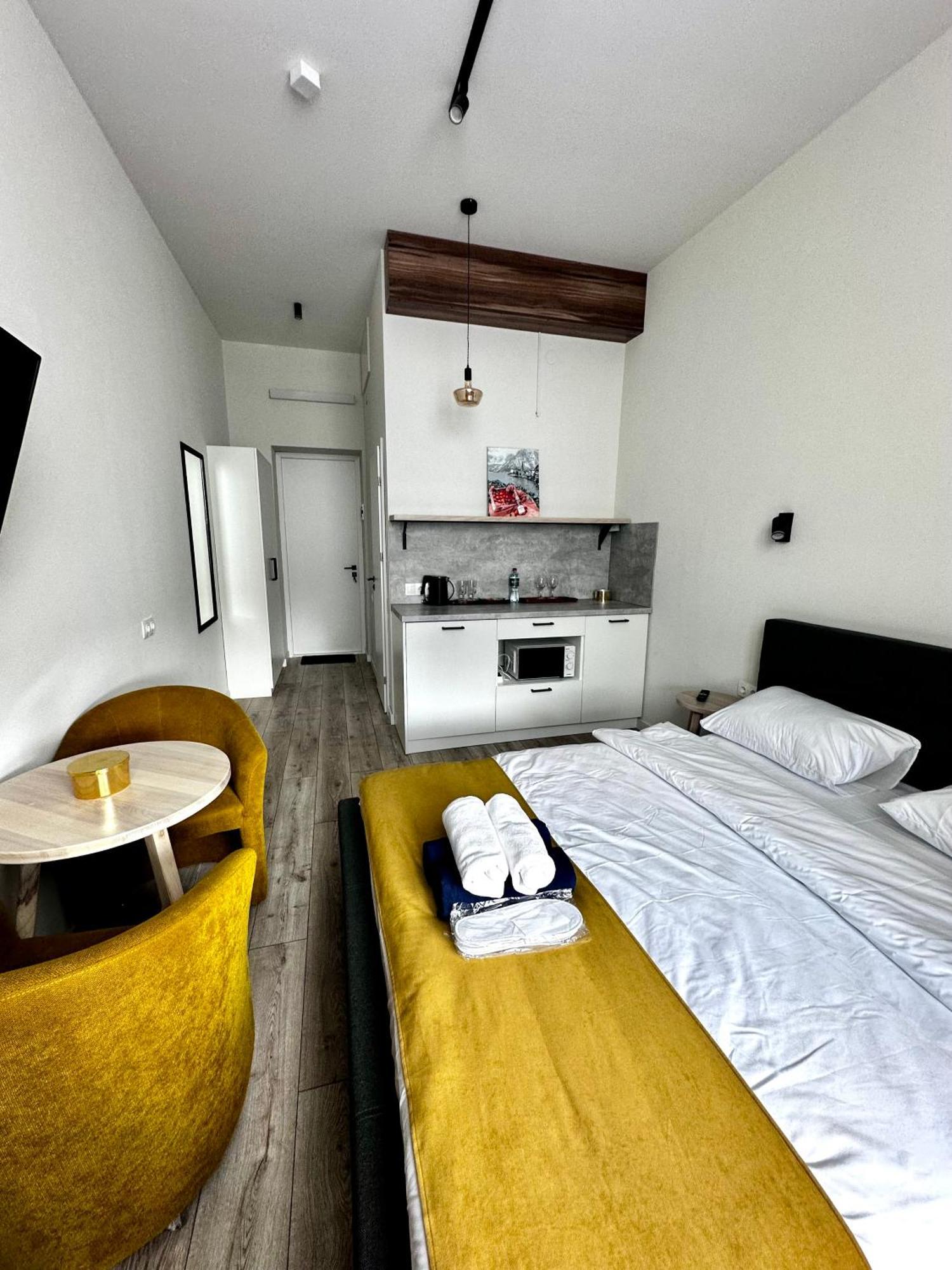 Hotel Gallery 21 Lviv Exterior photo