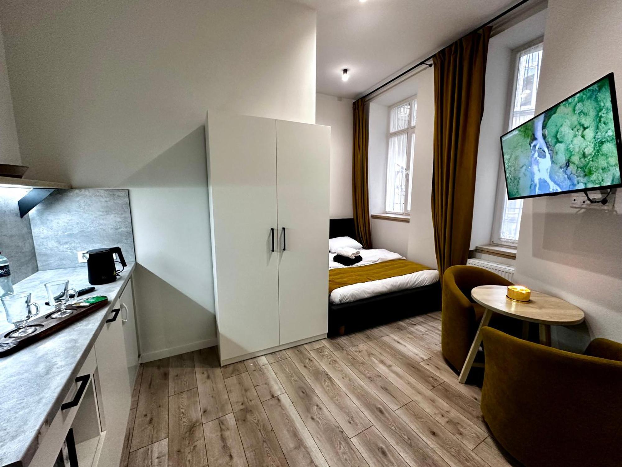 Hotel Gallery 21 Lviv Exterior photo
