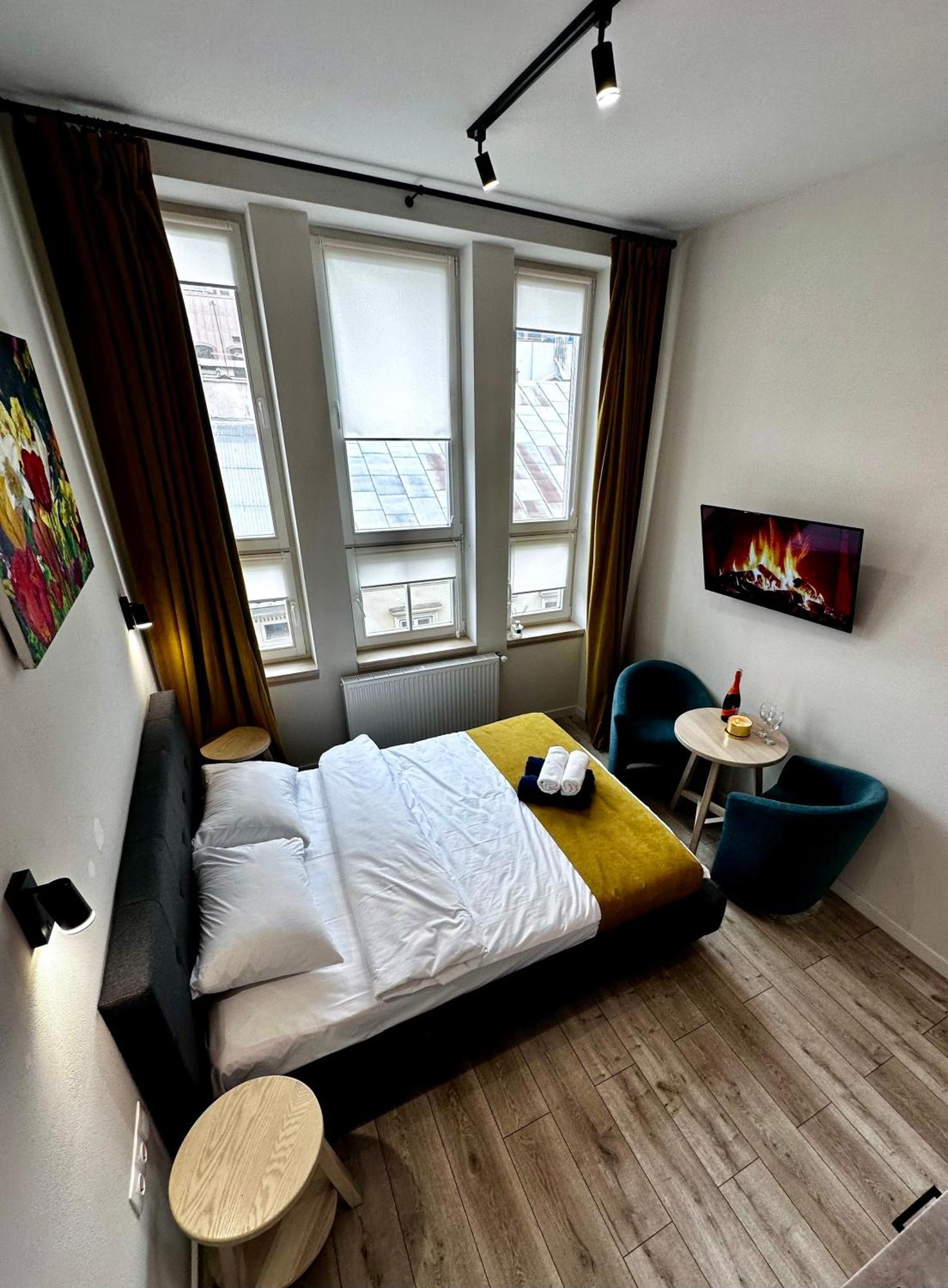 Hotel Gallery 21 Lviv Exterior photo