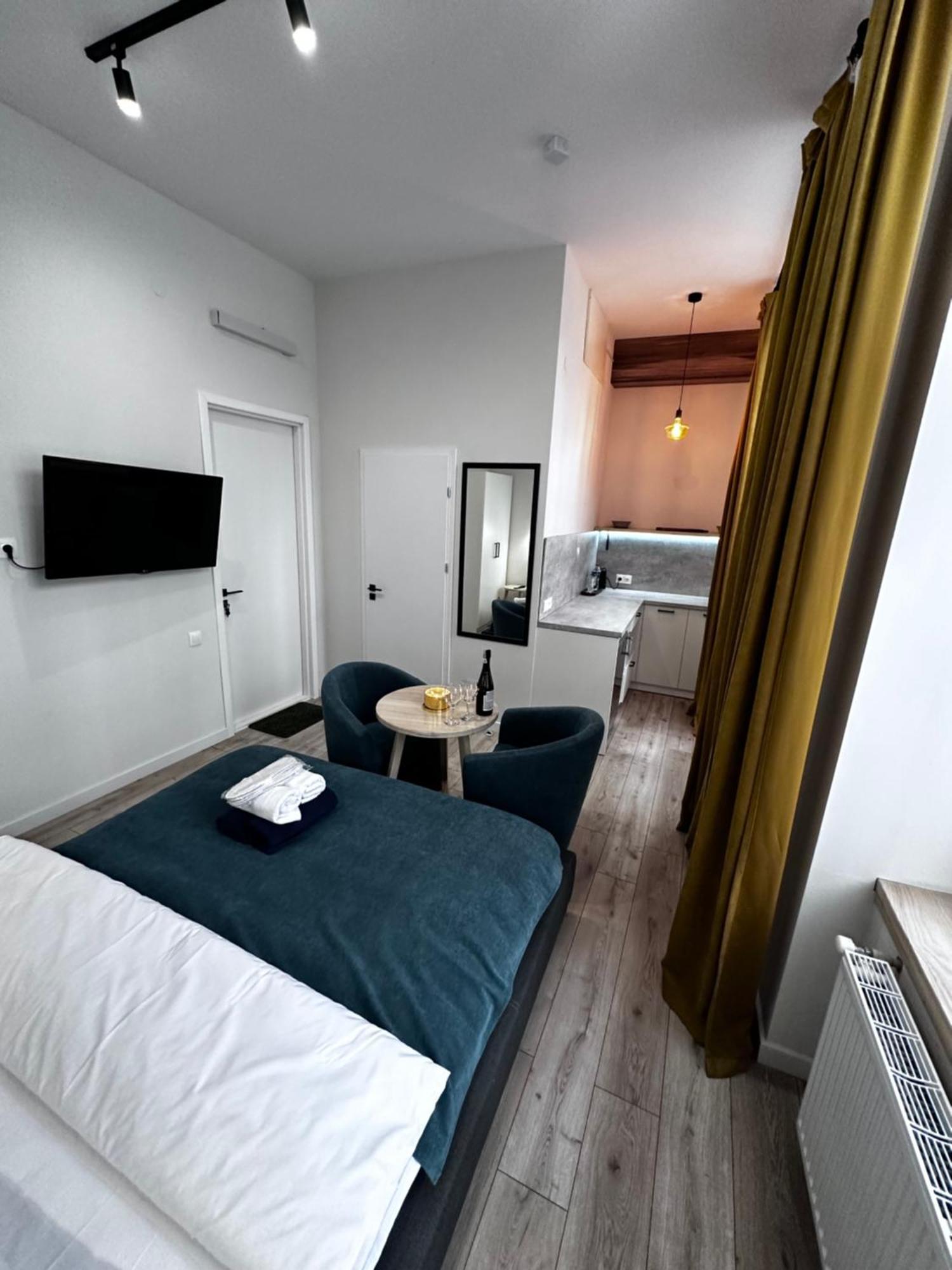 Hotel Gallery 21 Lviv Exterior photo