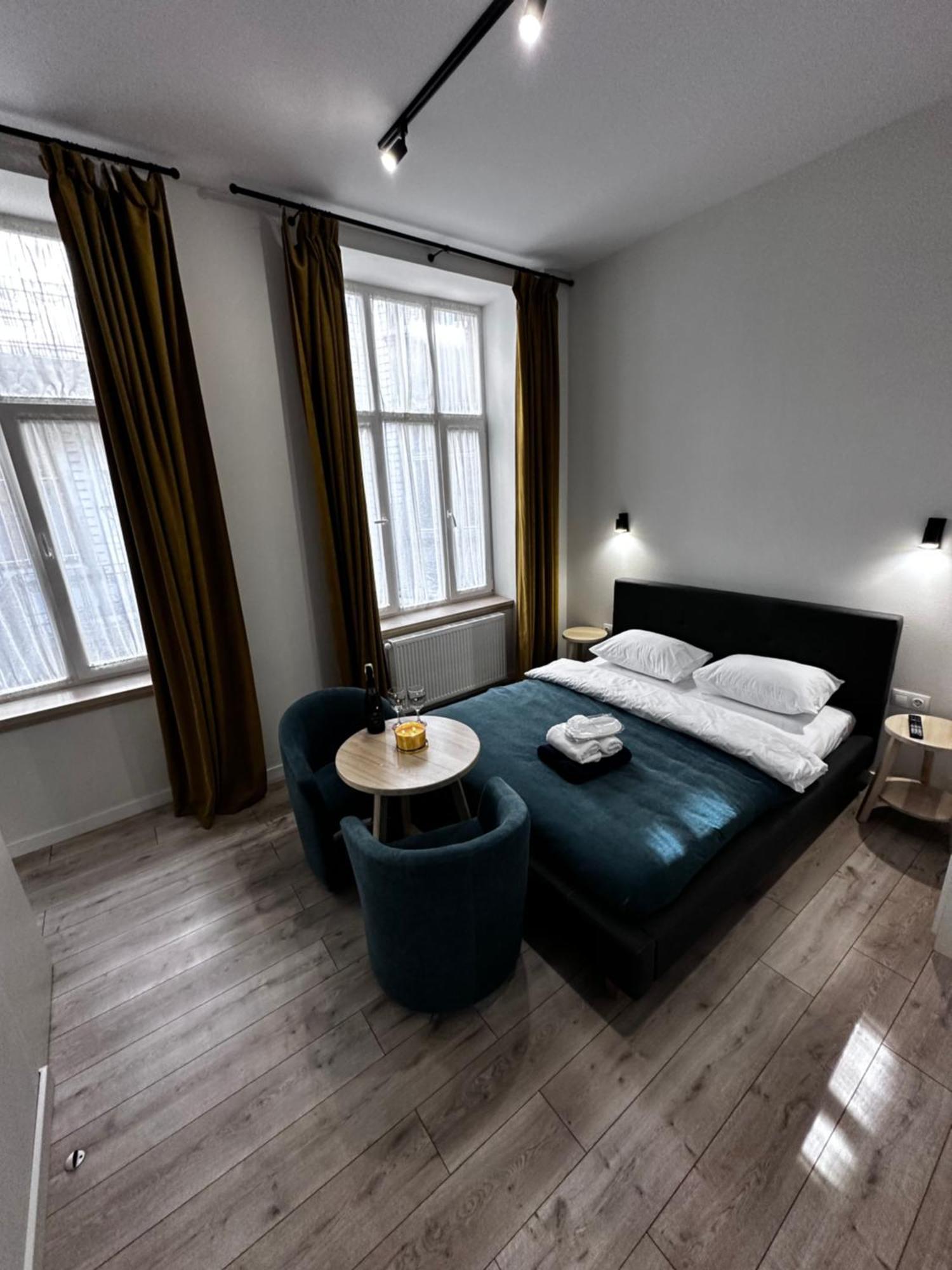 Hotel Gallery 21 Lviv Exterior photo